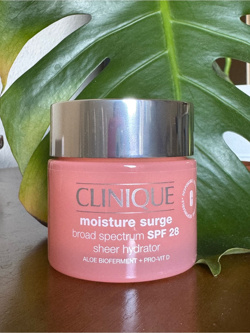 Clinique Moisture Surge Sheer Hydrator SPF 28